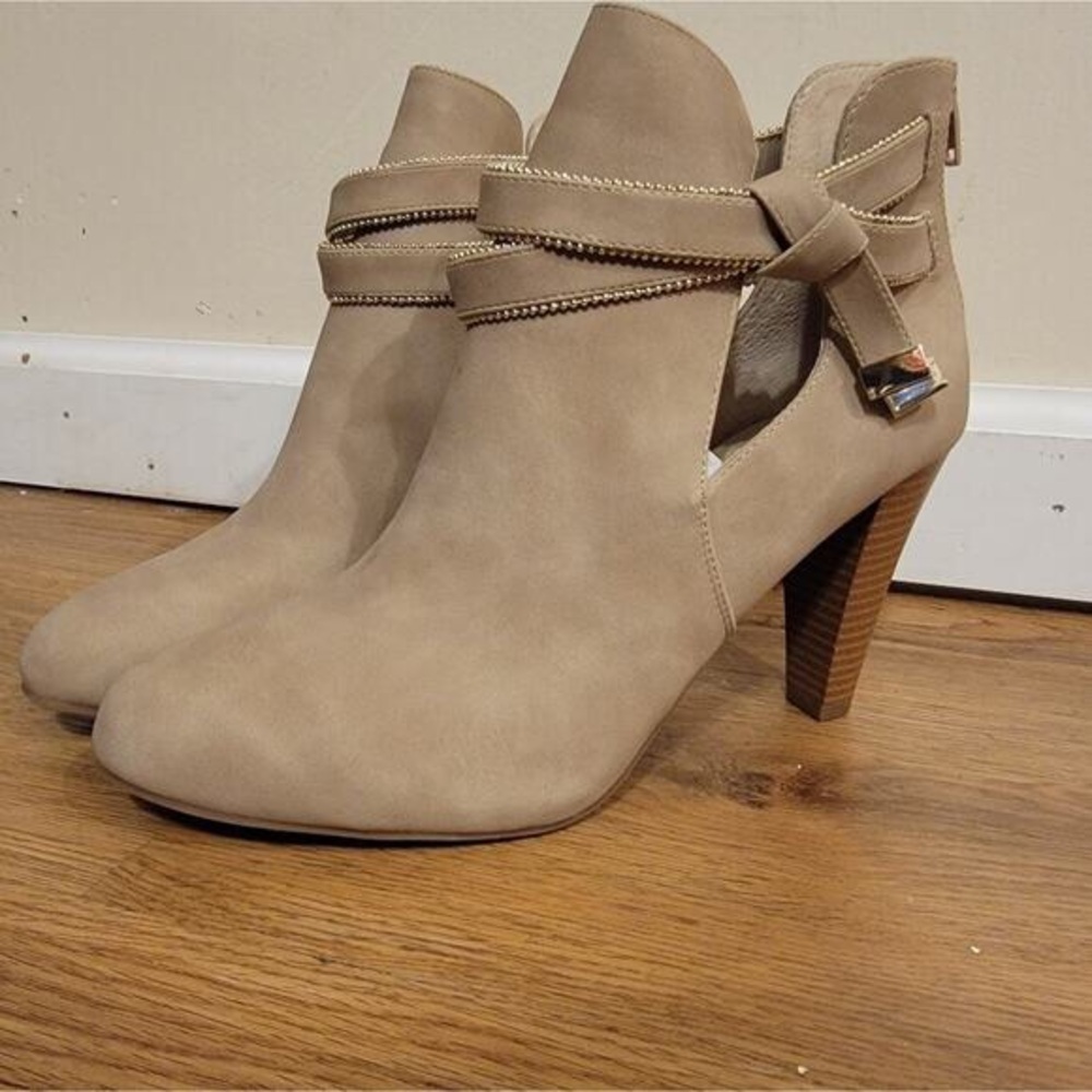 Elegant Tan Ankle Boots